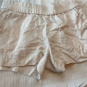 White shorts, flower design, size 4